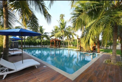 Coco Retreat Farm Villa | Room & Pool