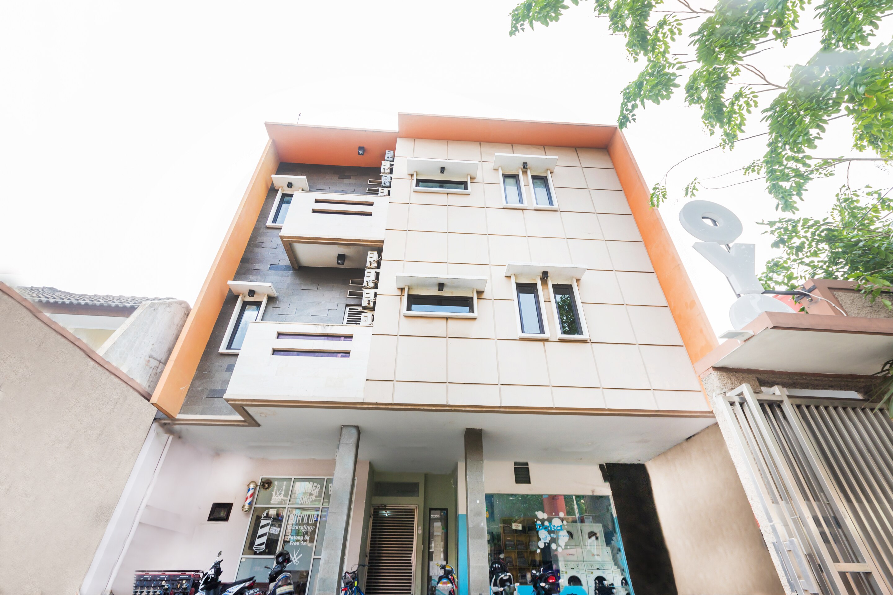 OYO 1435 Residence 446 - Tap to explore photos