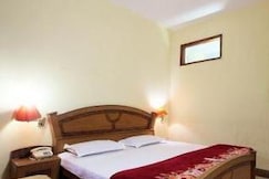 Hotel Tridev, Satpuli