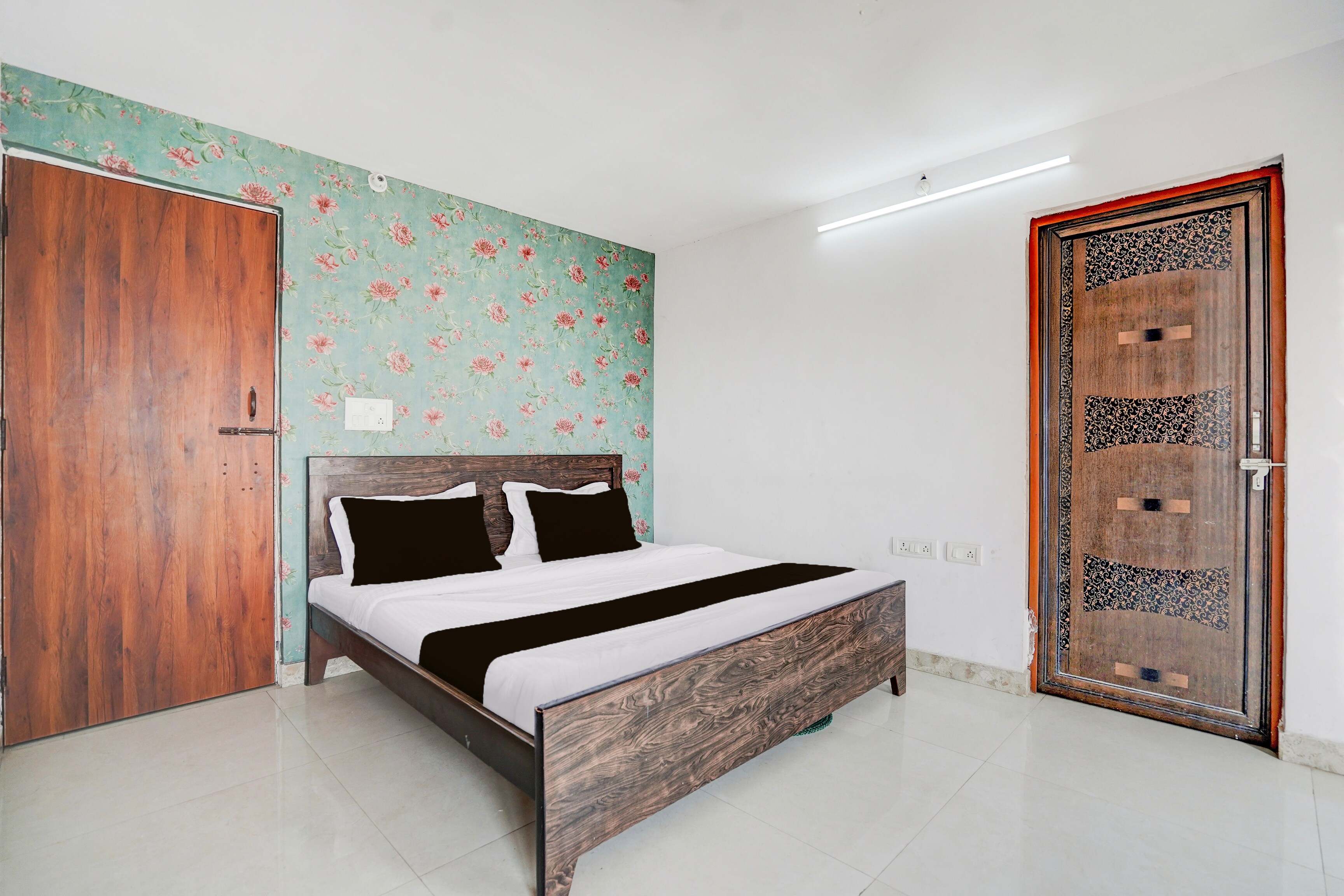 Hotel O Bhudheshwar Near Hamilton Academy - Tap to explore photos