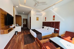 The Shalam Resort, Lansdowne