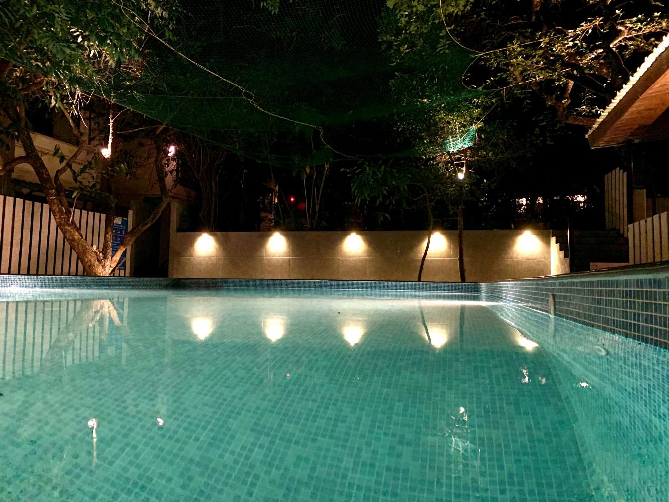 Honey Wood Holiday Homes | Rooms & Pool 3