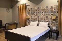 CAFE HANGOUT (VRINDAVAN), Barh