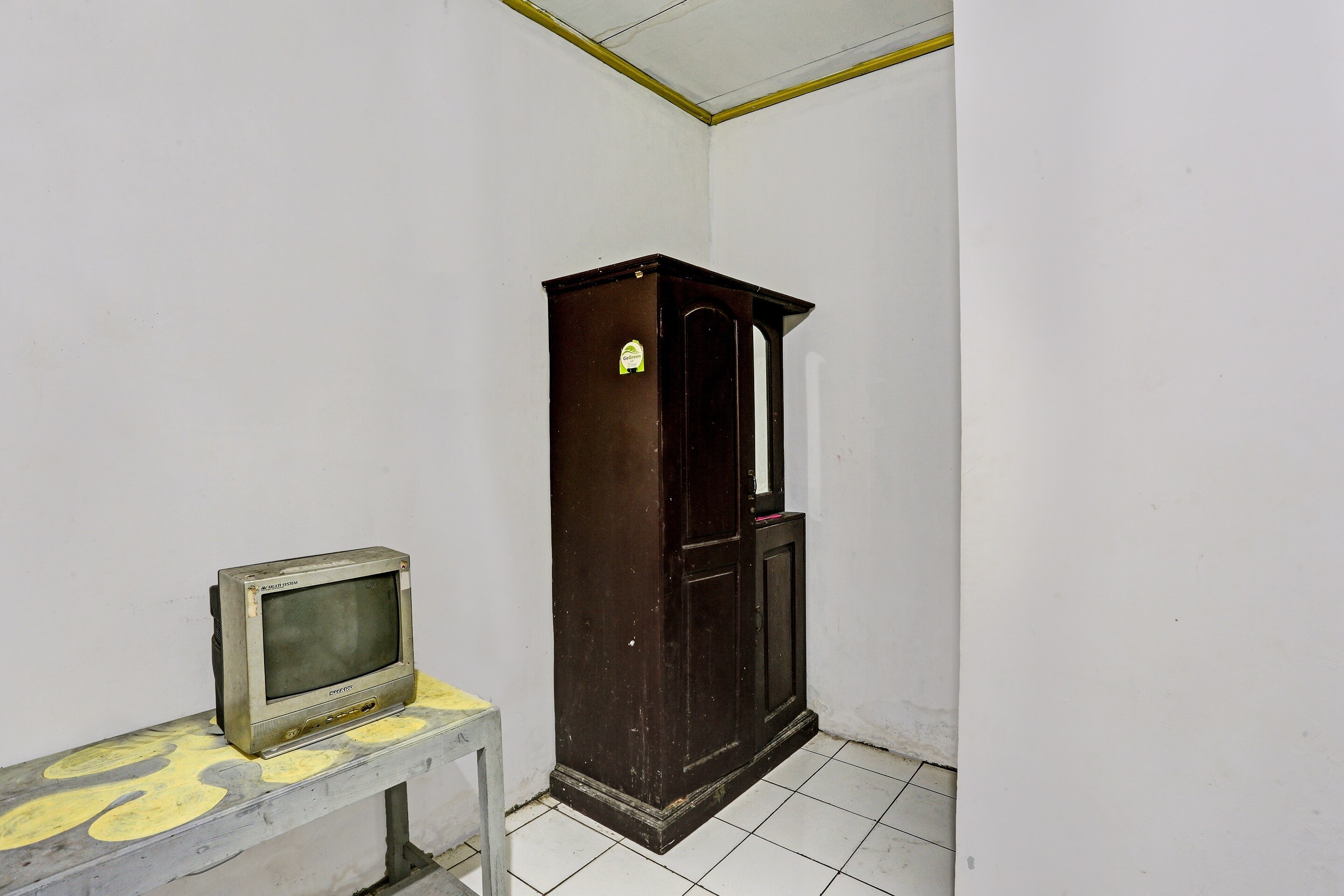SPOT ON 92446 Penginapan Aina Syariah - Tap to explore photos