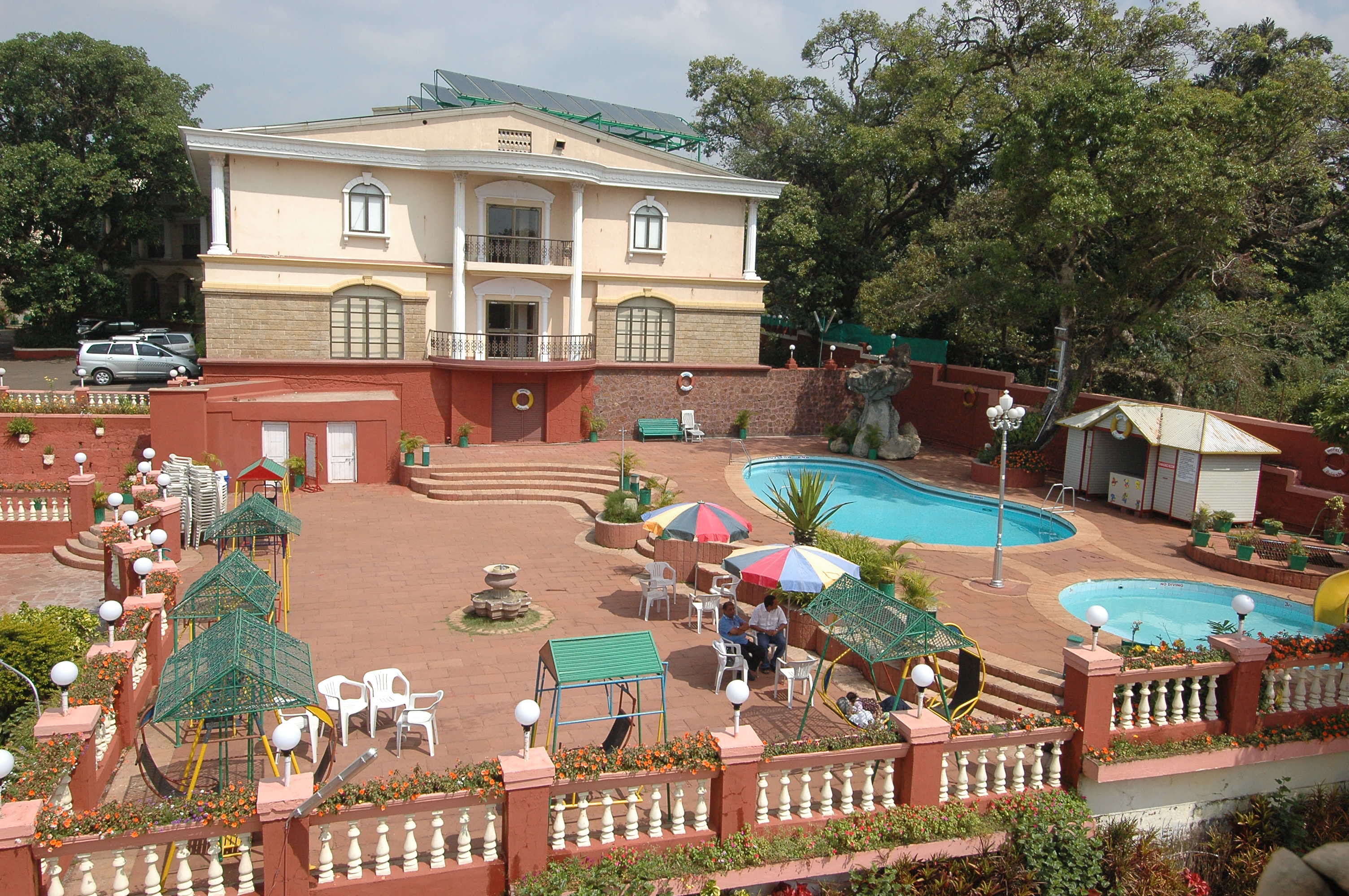 Shreyas Hotel Mahabaleshwar INR 666 OFF   3  7  0  0   Deal Hotel