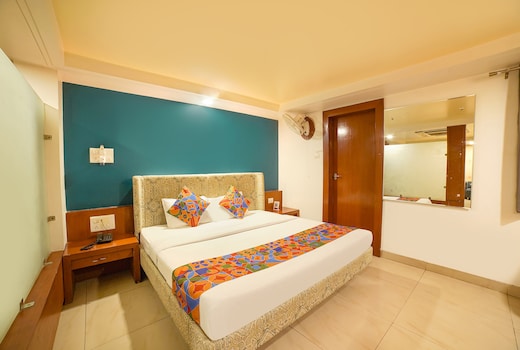 FabHotel Pleasure Inn - Nr. DB Mall