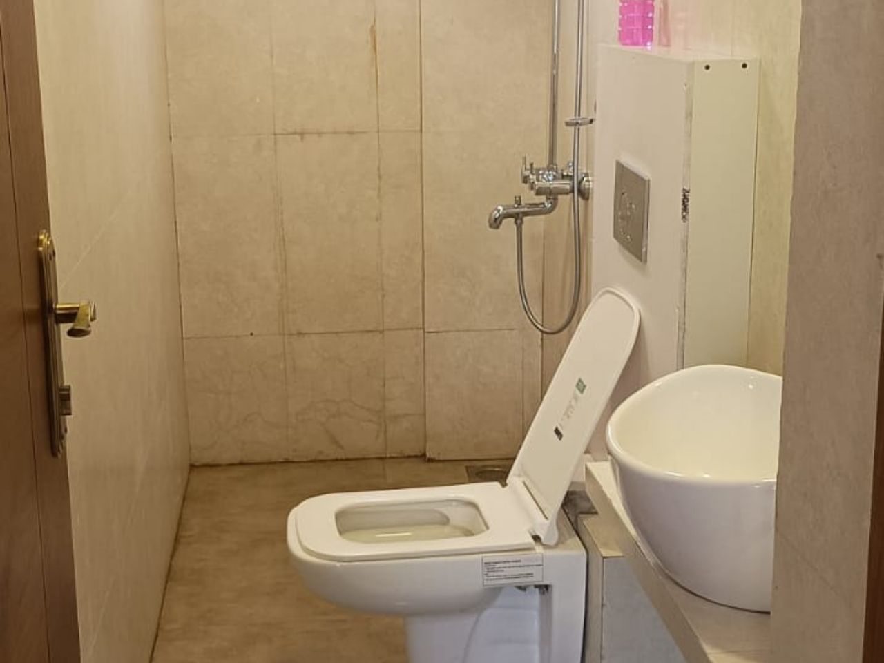 Casa Vinte E4 Modern 3 BHK near Baga - Tap to explore photos