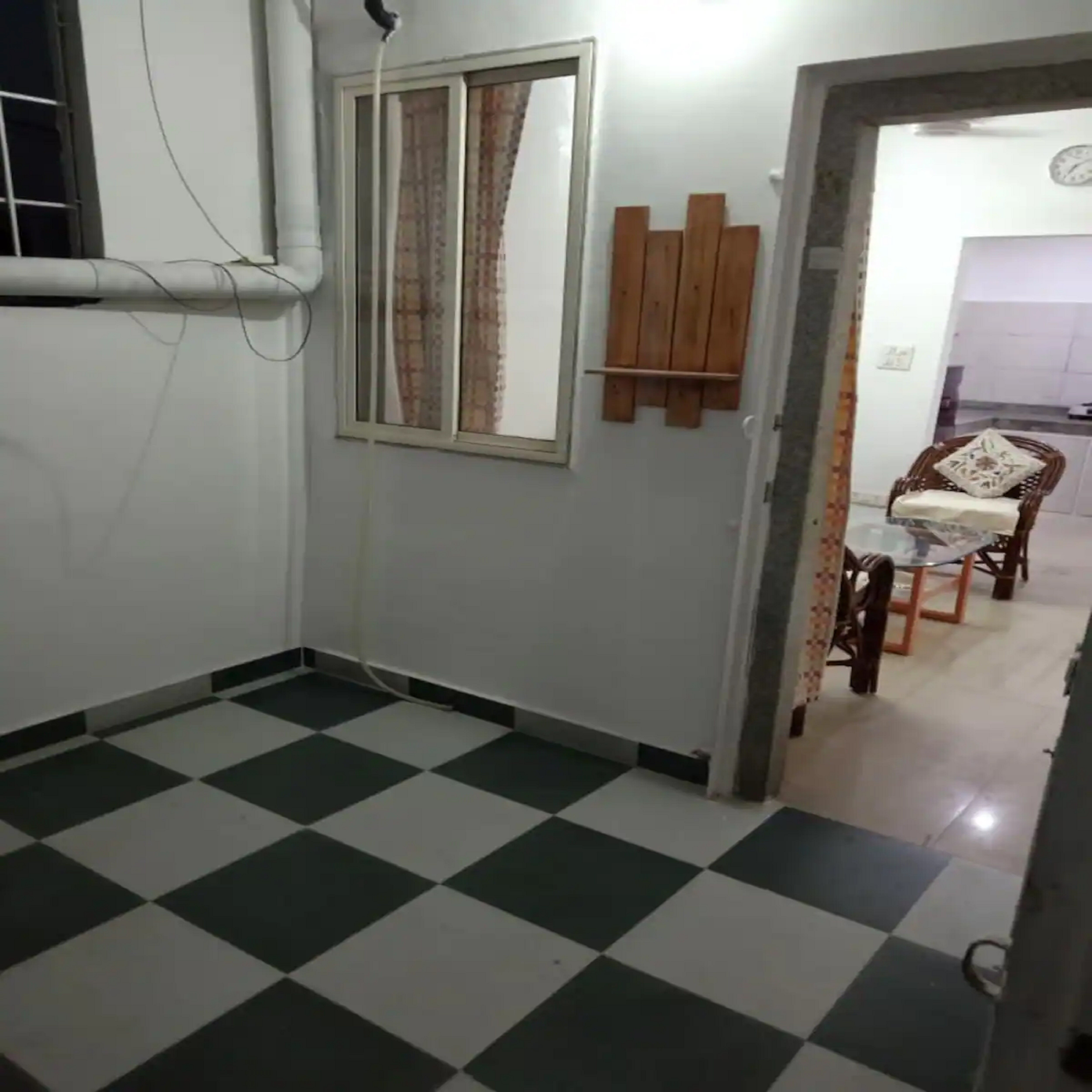 Independent 1 bedroom apartment on 2nd floor - Tap to explore photos