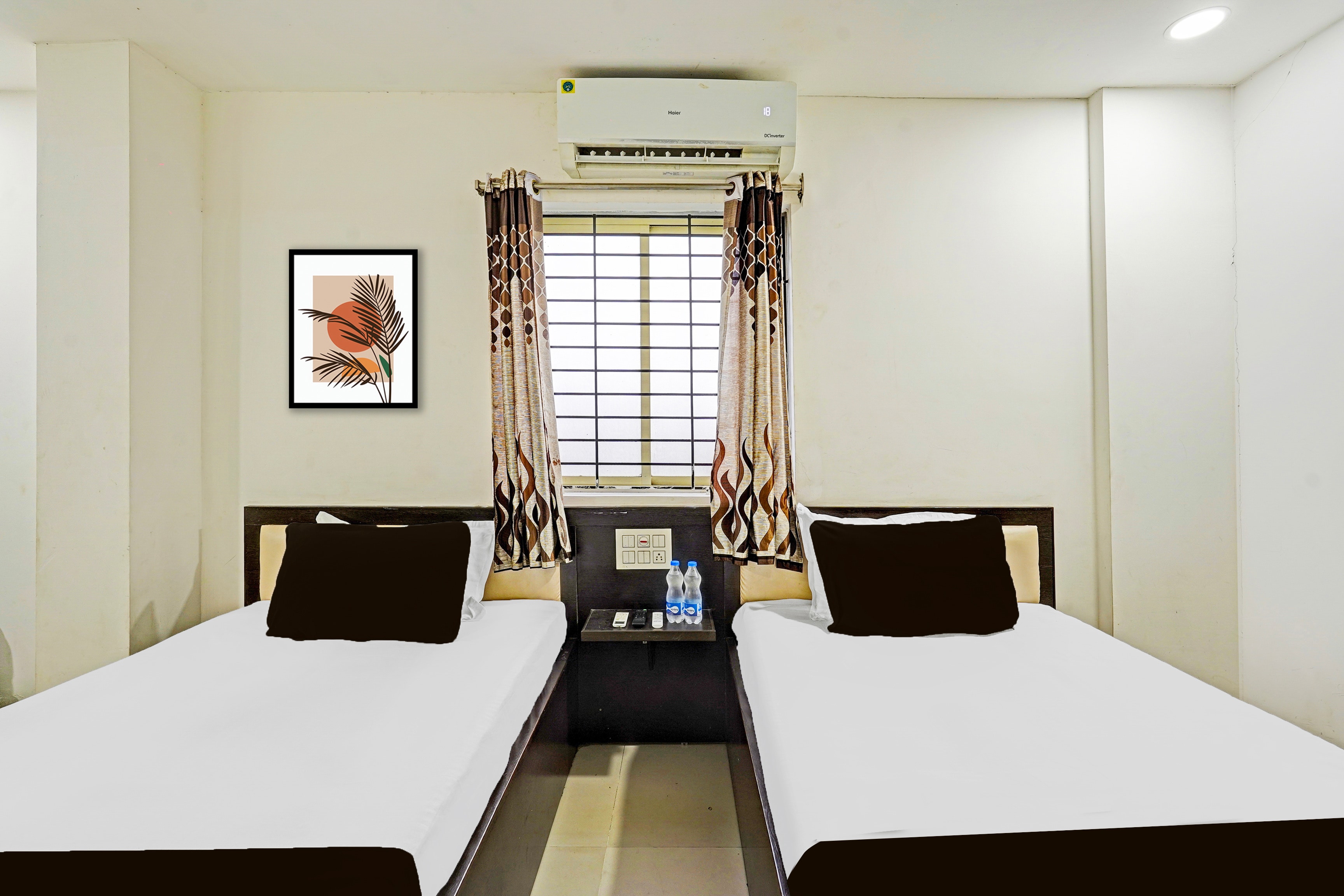 Super Collection O Vanamthopu Center Nellore Formerly ESR Guest Inn - Tap to explore photos