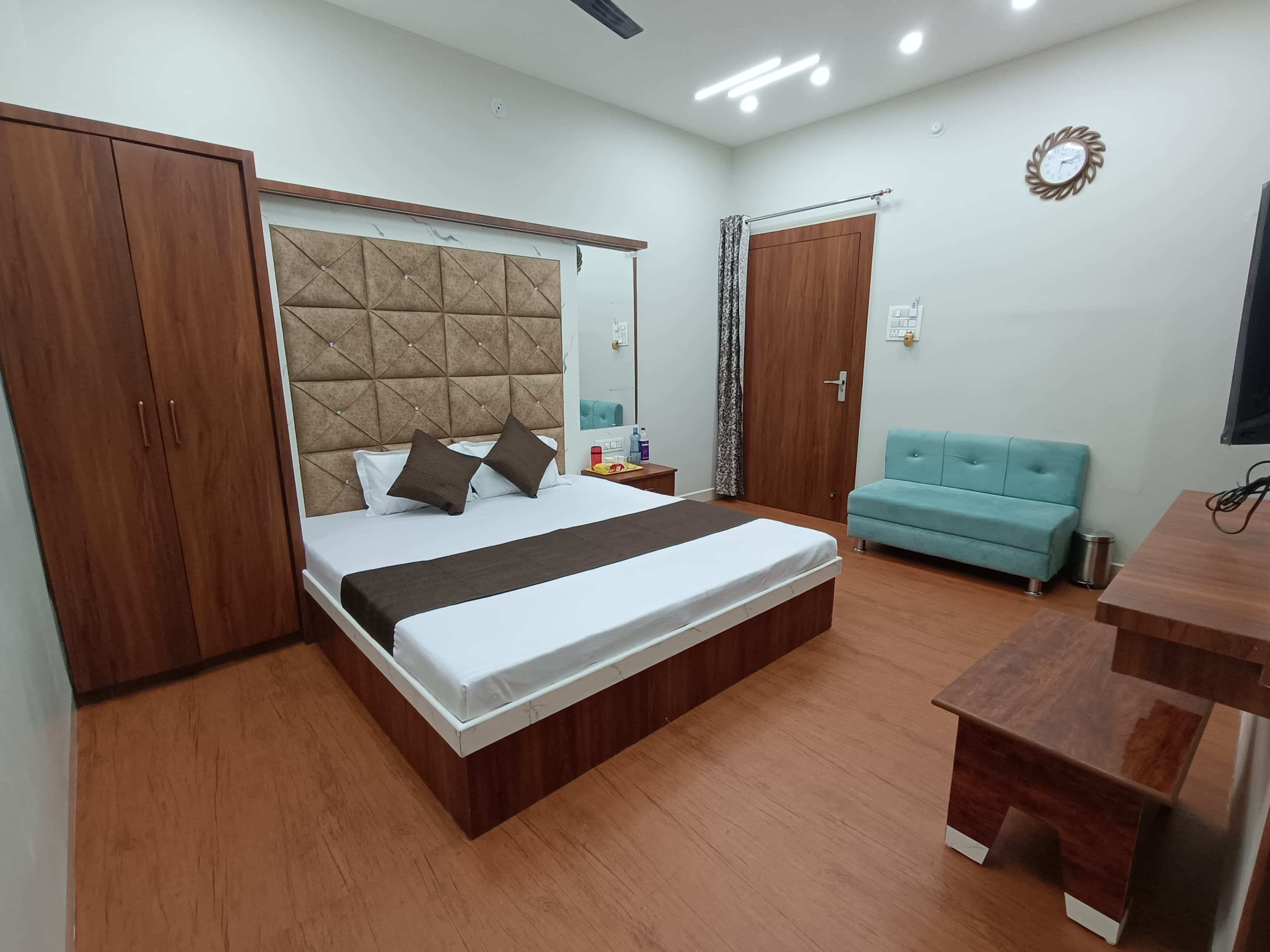 Shrimhomestay - Tap to explore photos