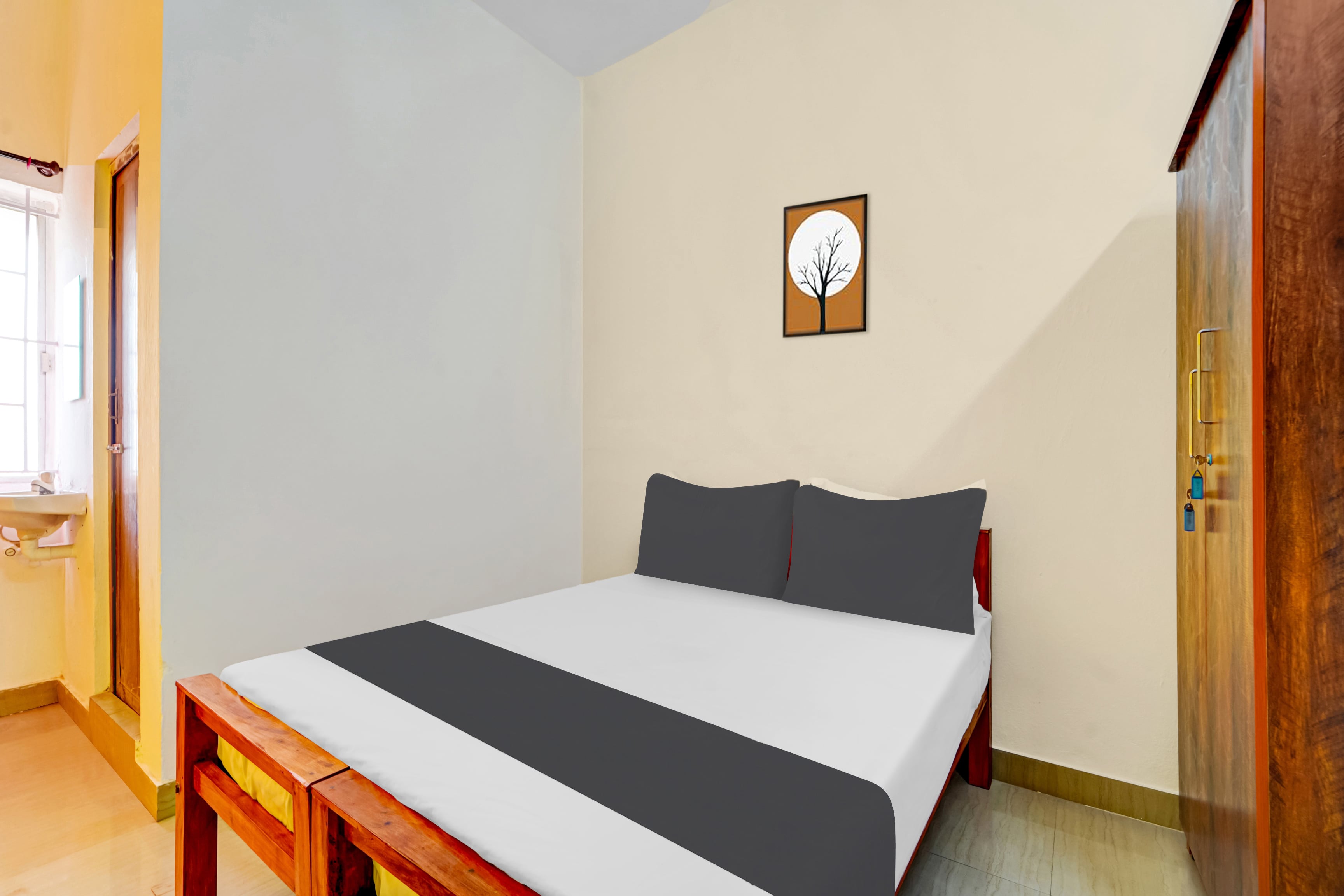 Super Hotel O Okkilipalayam - Tap to explore photos