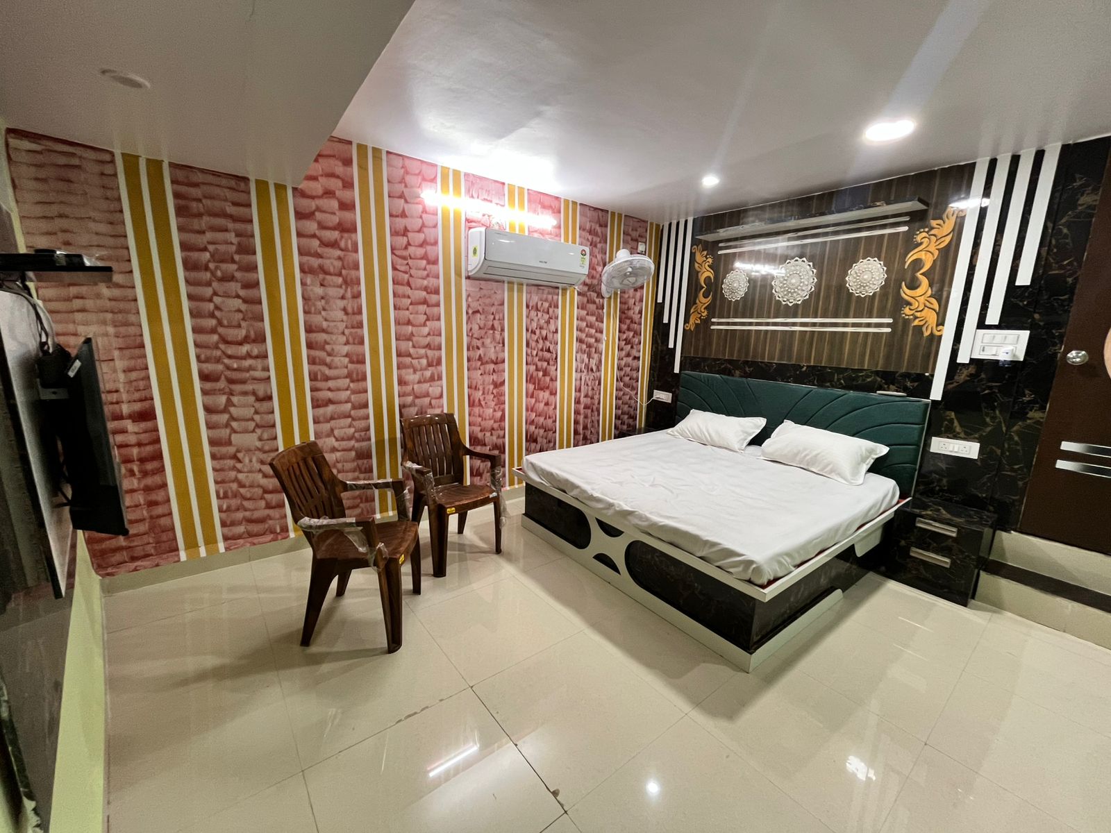 Ganga palace guest house - Tap to explore photos