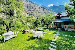 Boho Grove Cafe and Stay, Gushaini