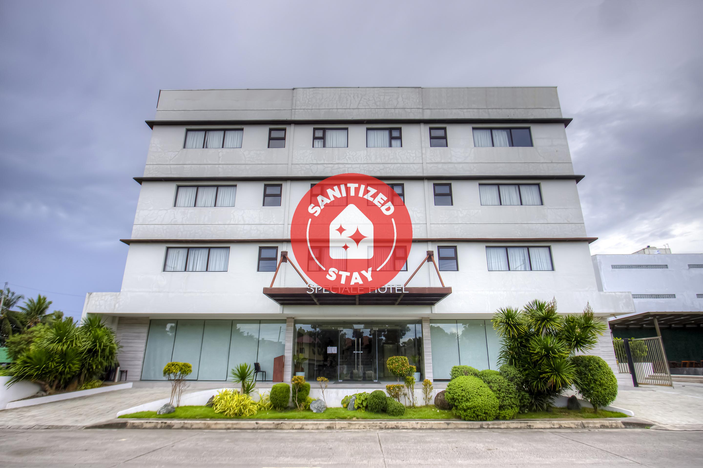 Vaccinated Staff - Capital O 827 Speciale Hotel - Tap to explore photos