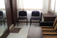 HOTEL CEE ESS, Devgadh Bariya