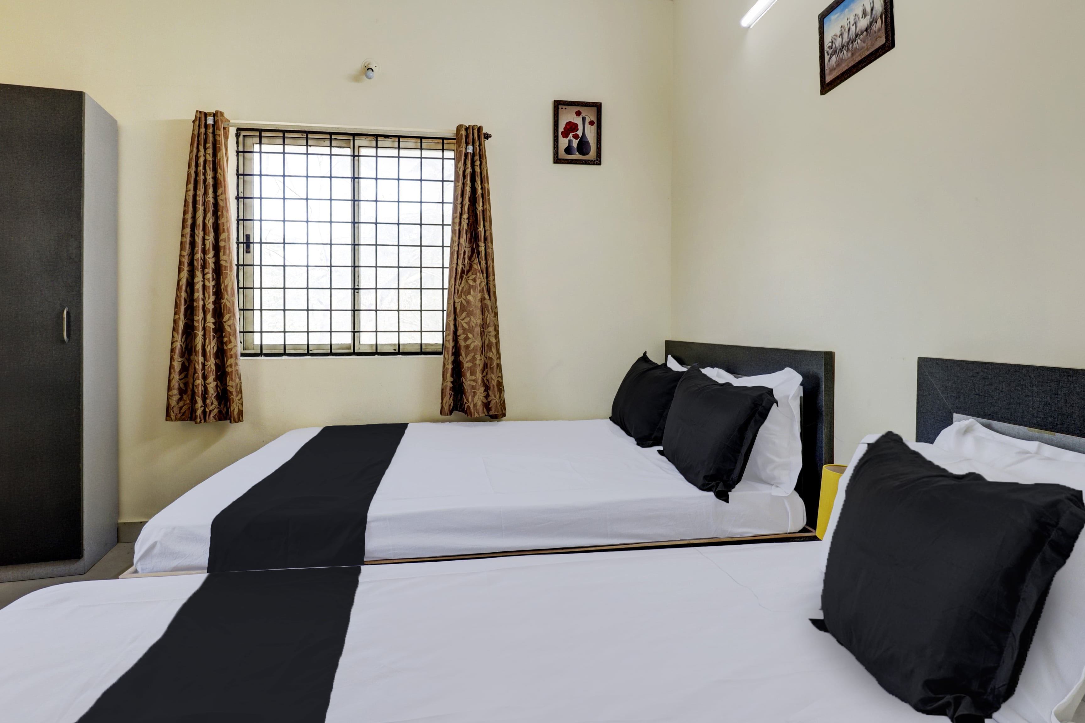 Hotel O Indian Residency, Near Adams Academy, Kadugodi - Tap to explore photos