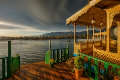Floating Luxury Group Of Houseboats, Srinagar