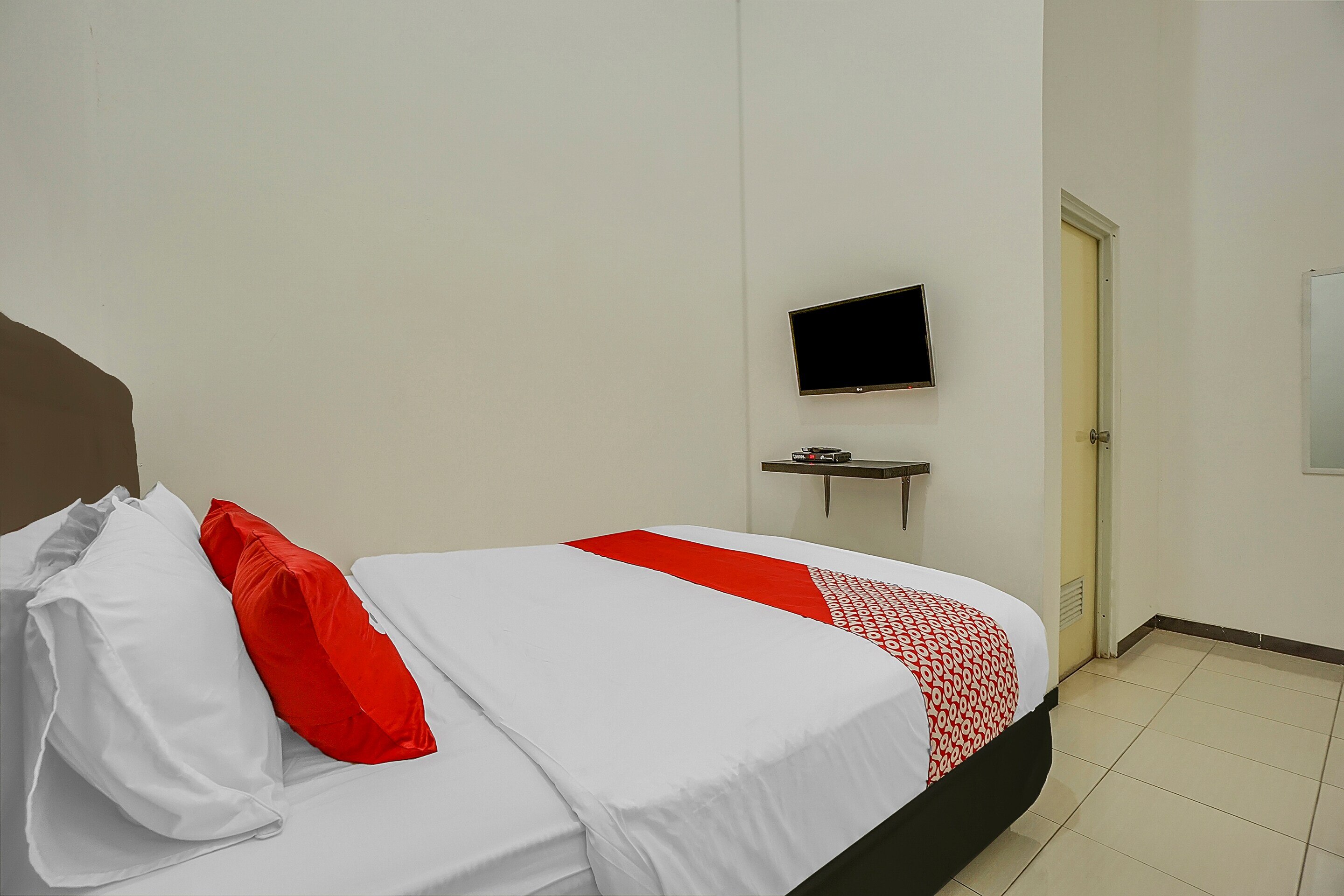 OYO 90684 Happy Homestay Syariah - Tap to explore photos