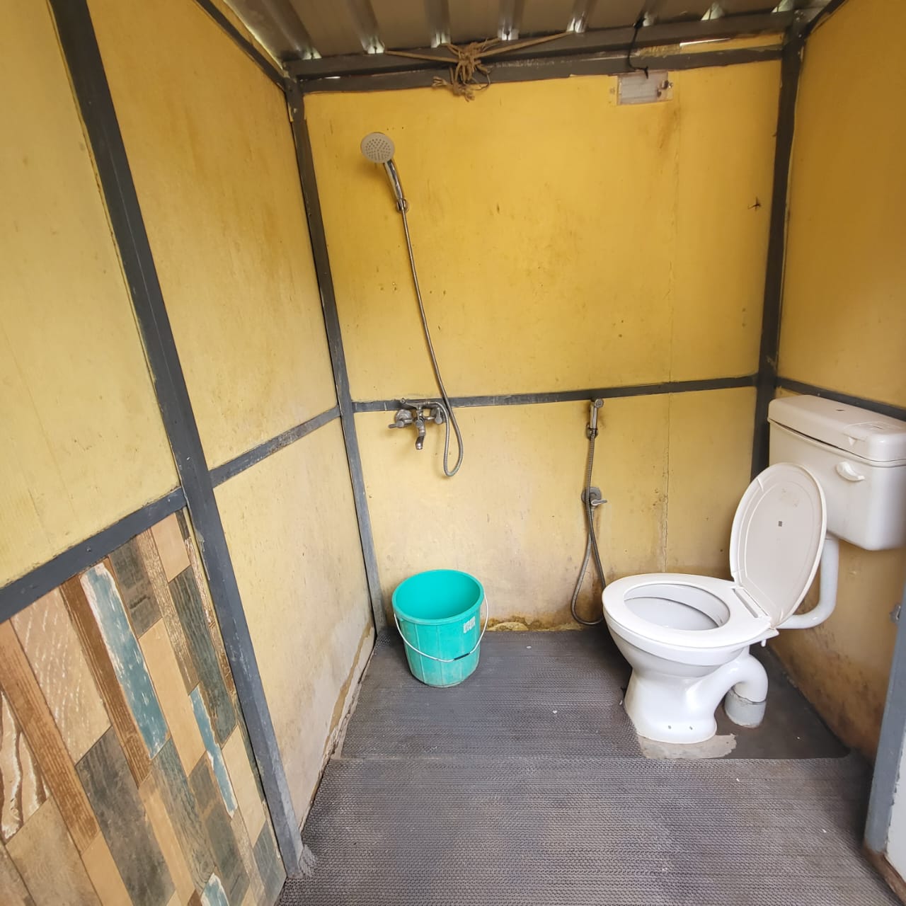 Apoorva Homestay Near Holy Ganga River - Tap to explore photos