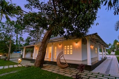 Ashtamudi Luxe Villa by VOYE HOMES, Kollam