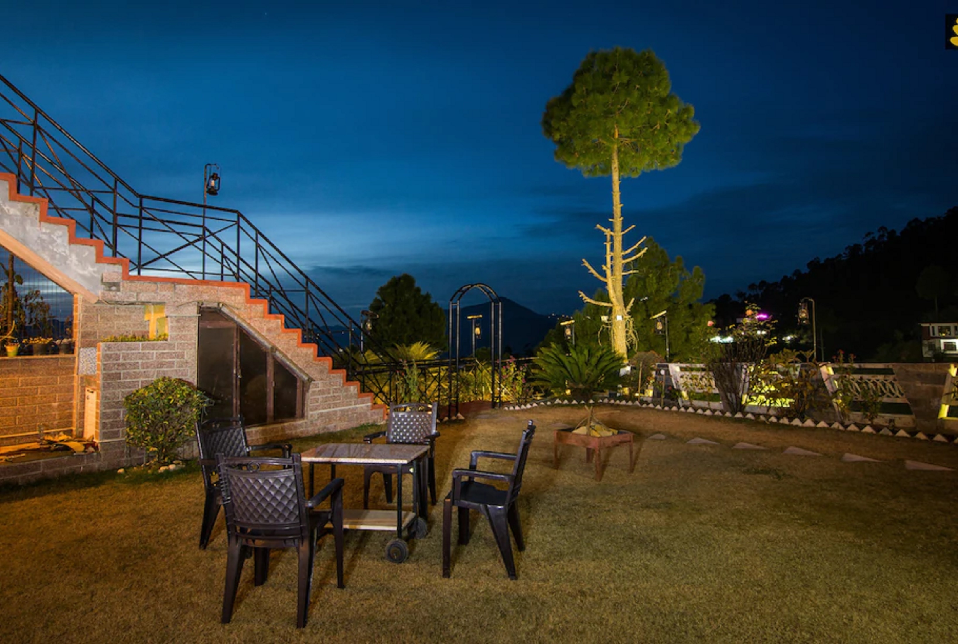 Ram Cottage Chail 3 BHK Villa with Lawn and Parking - Tap to explore photos