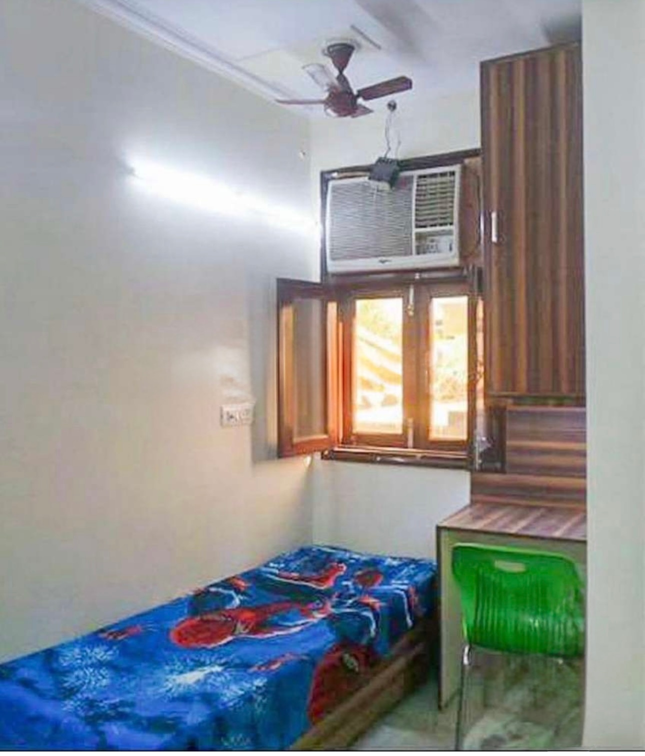 FlexiBay-Affordable Hostel in North Delhi - Tap to explore photos