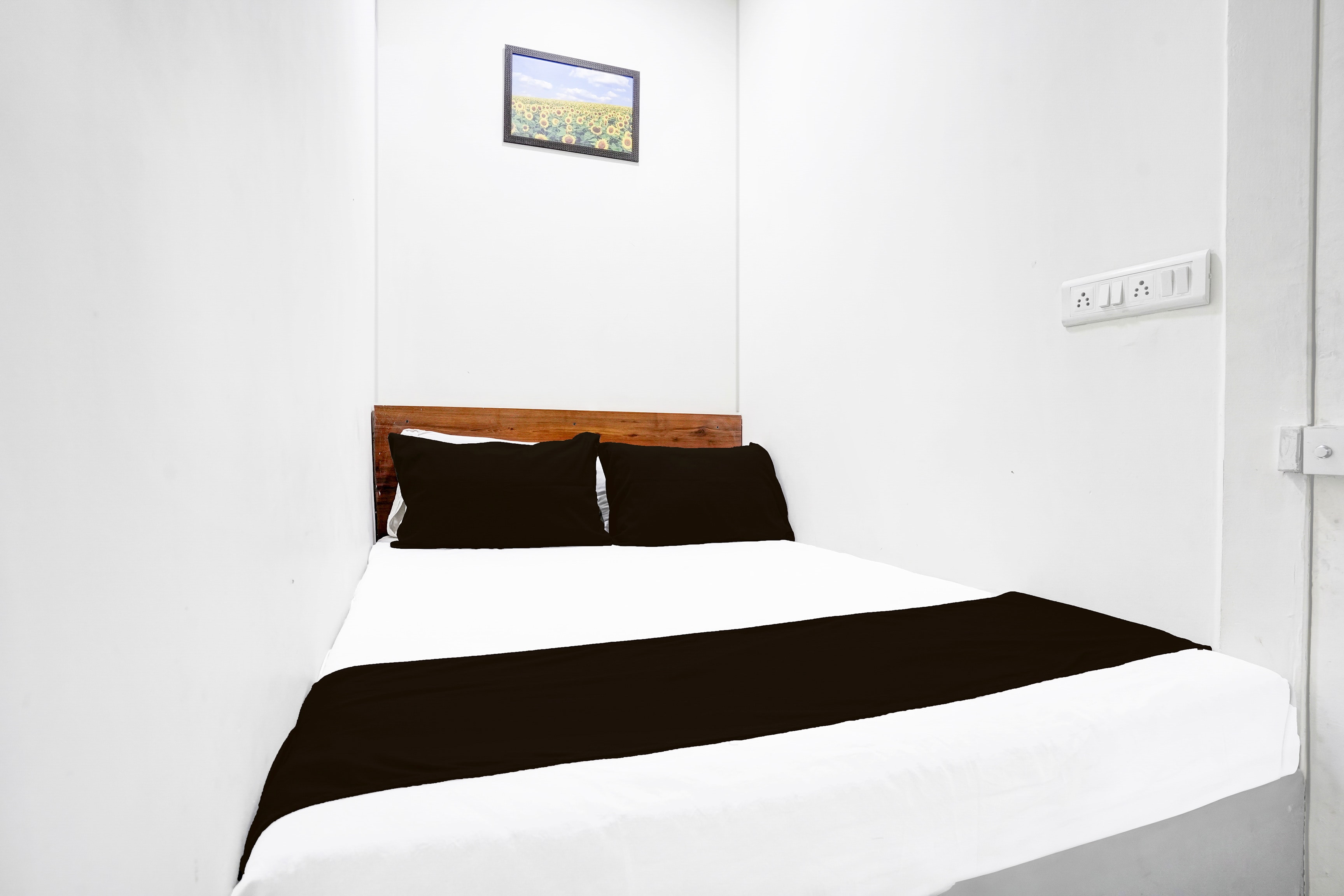 Super Hotel O BKC Santacruz East - Tap to explore photos