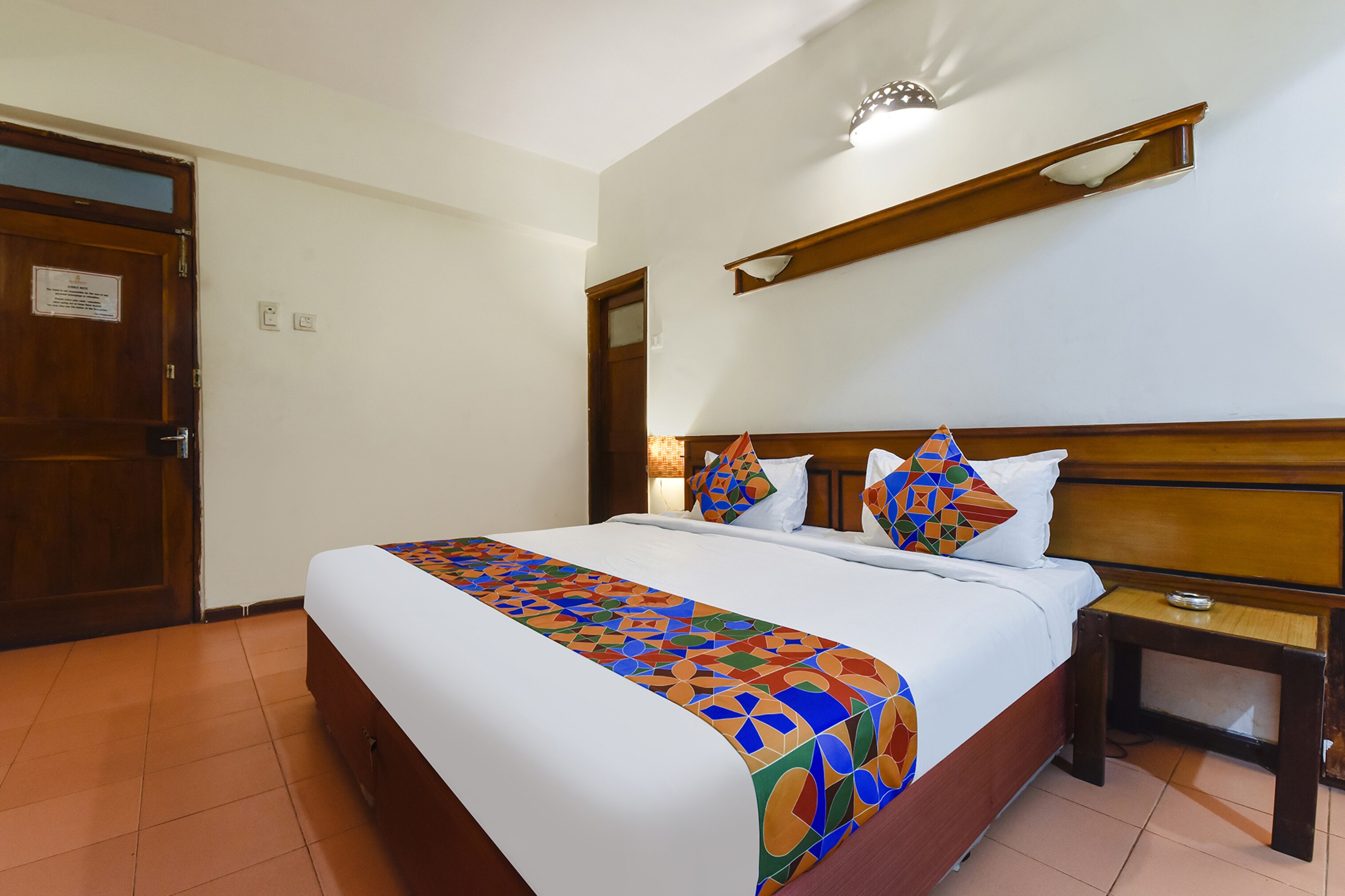 FabHotel Maharaja - Nr. Vasco Da Gama Railway Station - Tap to explore photos