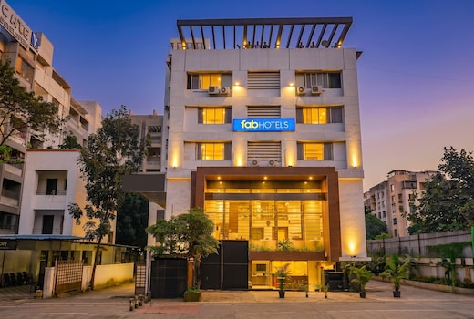 FabHotel Vardhan Plaza