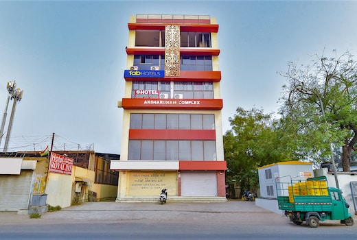 FabHotel Green Park- Nr. Geeta Mandir