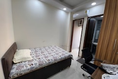 Room for peaceful stay in flat, Delhi