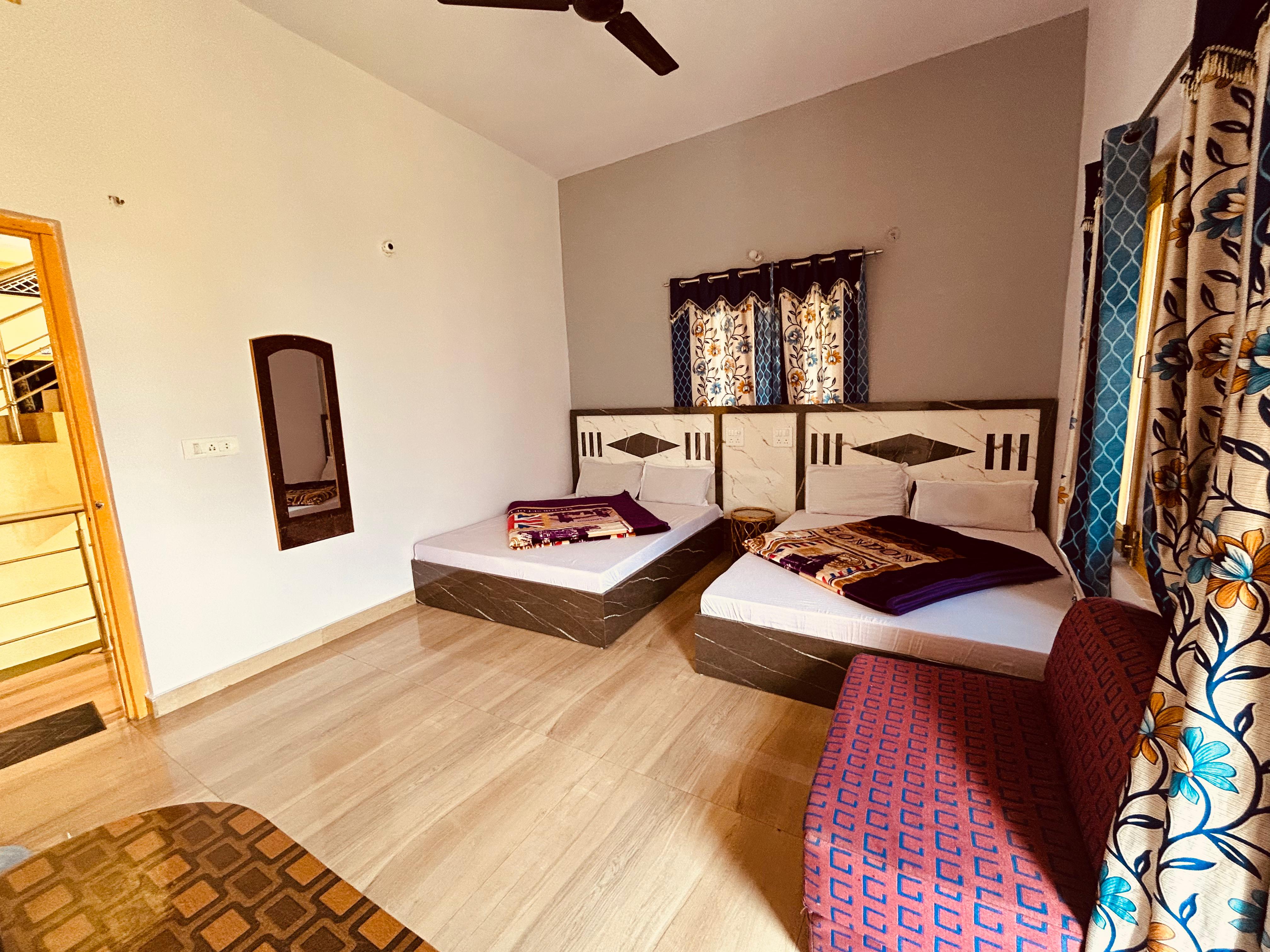 Hotel Shri Hari - Tap to explore photos