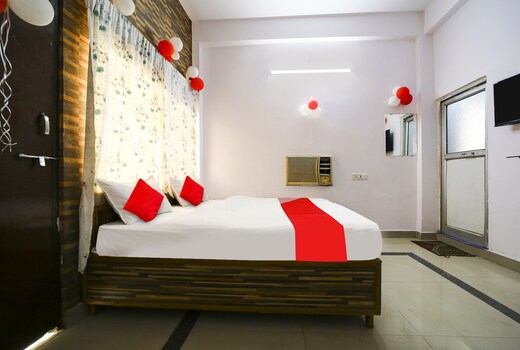 Hotel O M Square palace