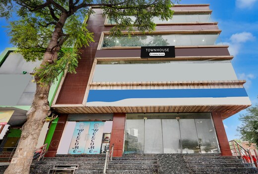 Super Townhouse Sheesh Mahal Farrukh Nagar