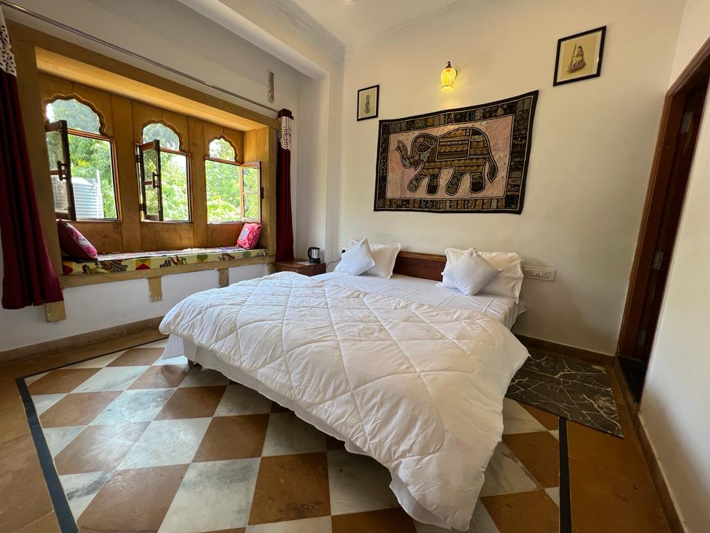 Hotel Pushkar Golden Haveli - Tap to explore photos
