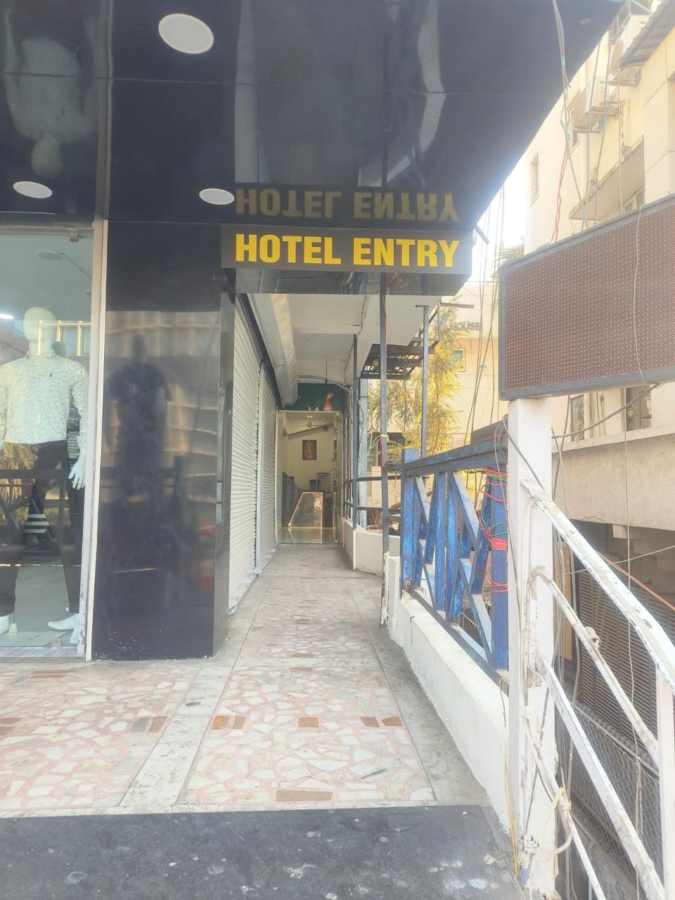 Hotel Shyam Inn - Tap to explore photos