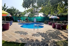 The Nature Nest Hotel and Resort, Mhow