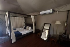 The Mistty Mountain Tent, Mulshi