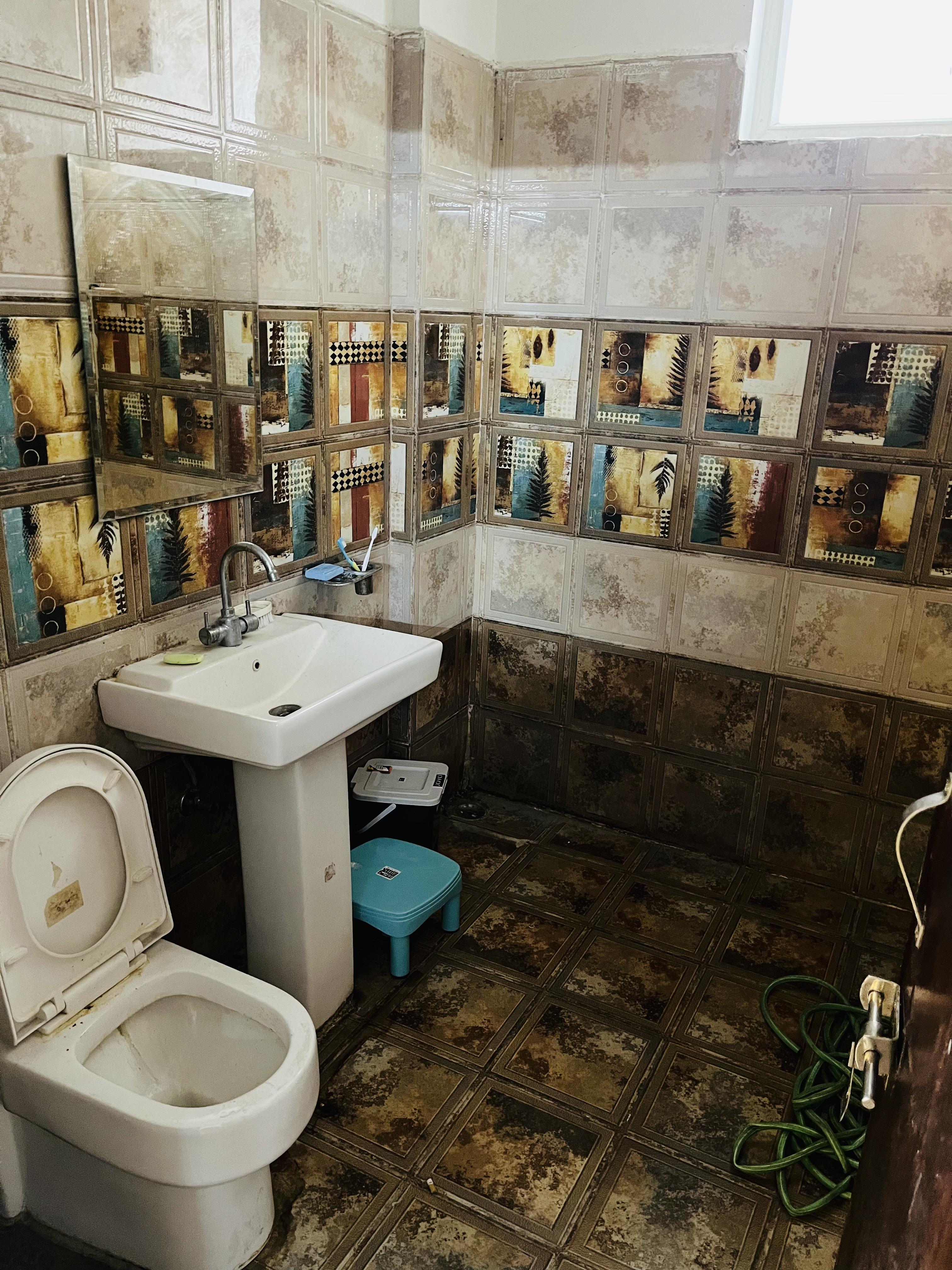 315 , 3rd floor Resizone Residency Mayur Vihar - Tap to explore photos