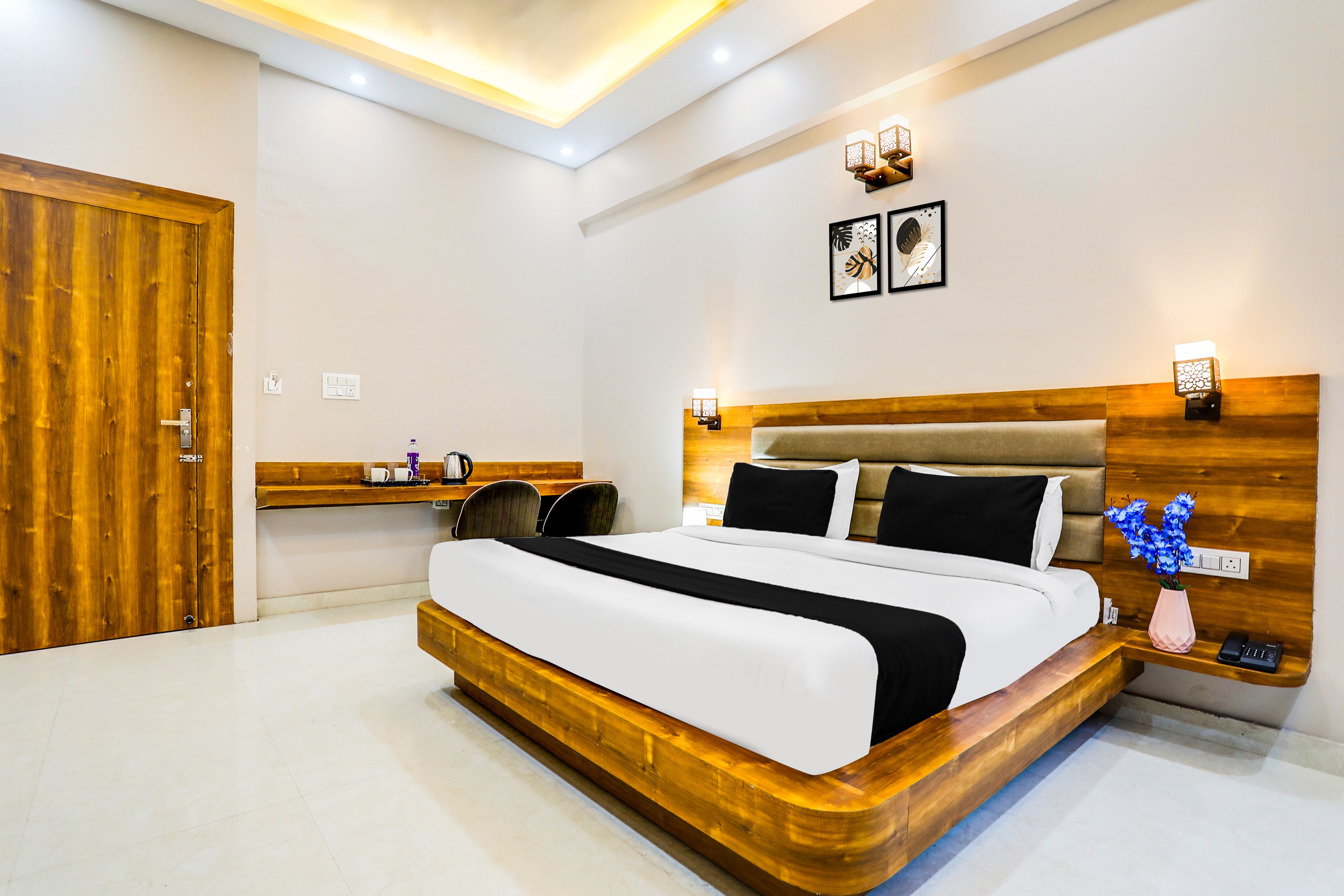 Super Townhouse Kathgharia Chowk - Tap to explore photos