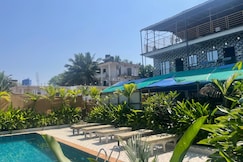 12 Monks Backpacker Resort, Goa