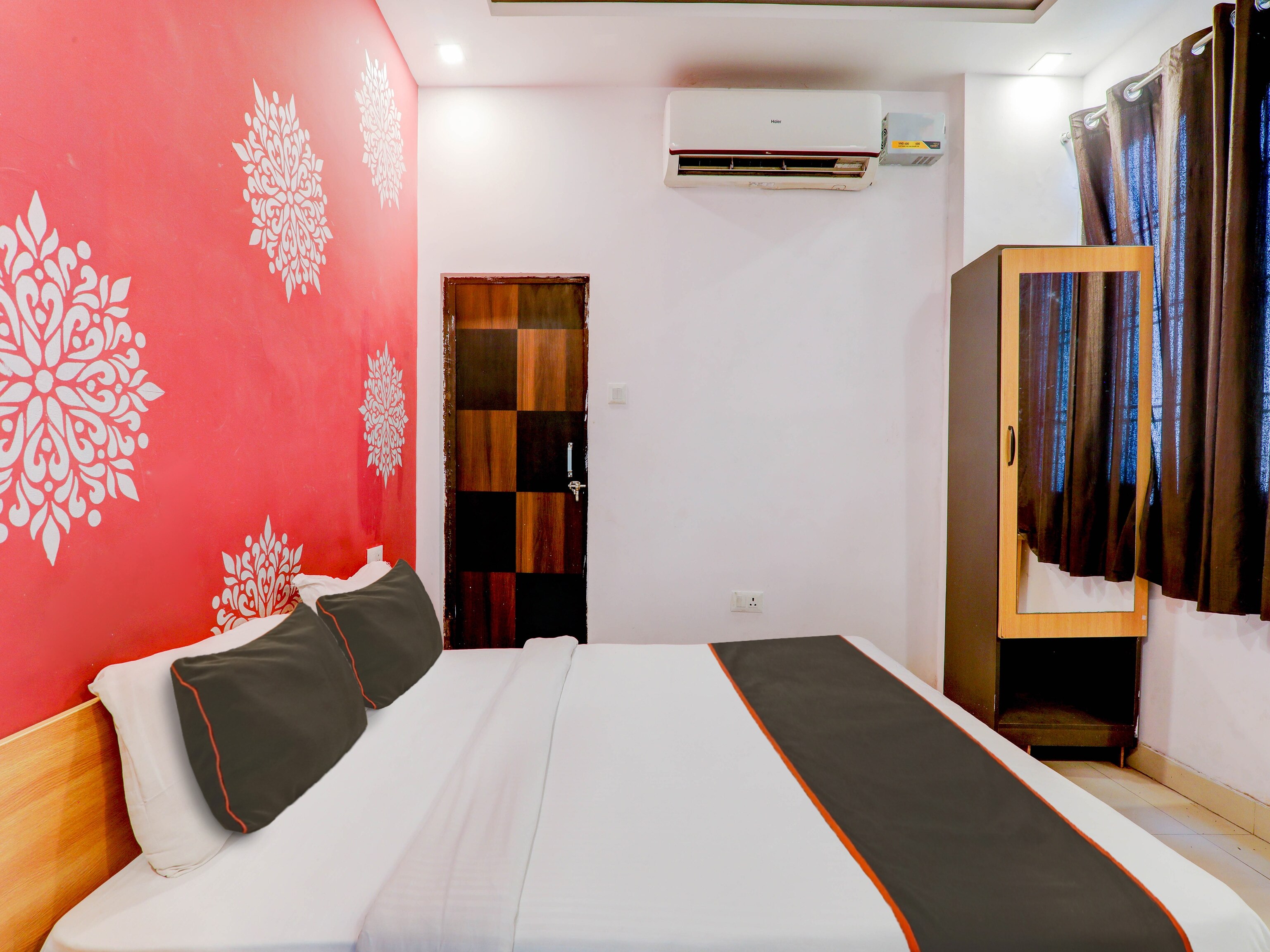 Collection O Kiara Guest House - Tap to explore photos