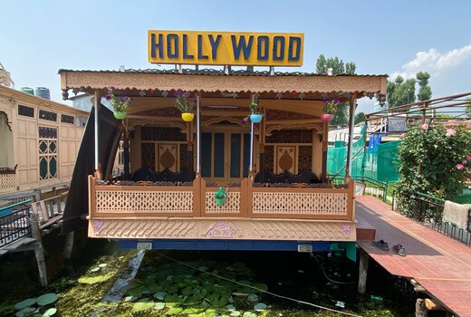 Hollywood Group Of Houseboat - Dal Lake