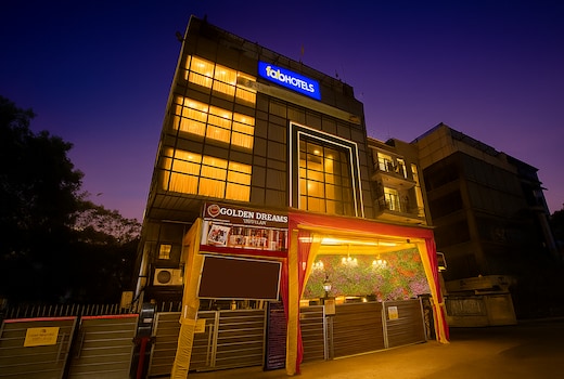 FabHotel Golden Eye Inn - Nehru Place Market