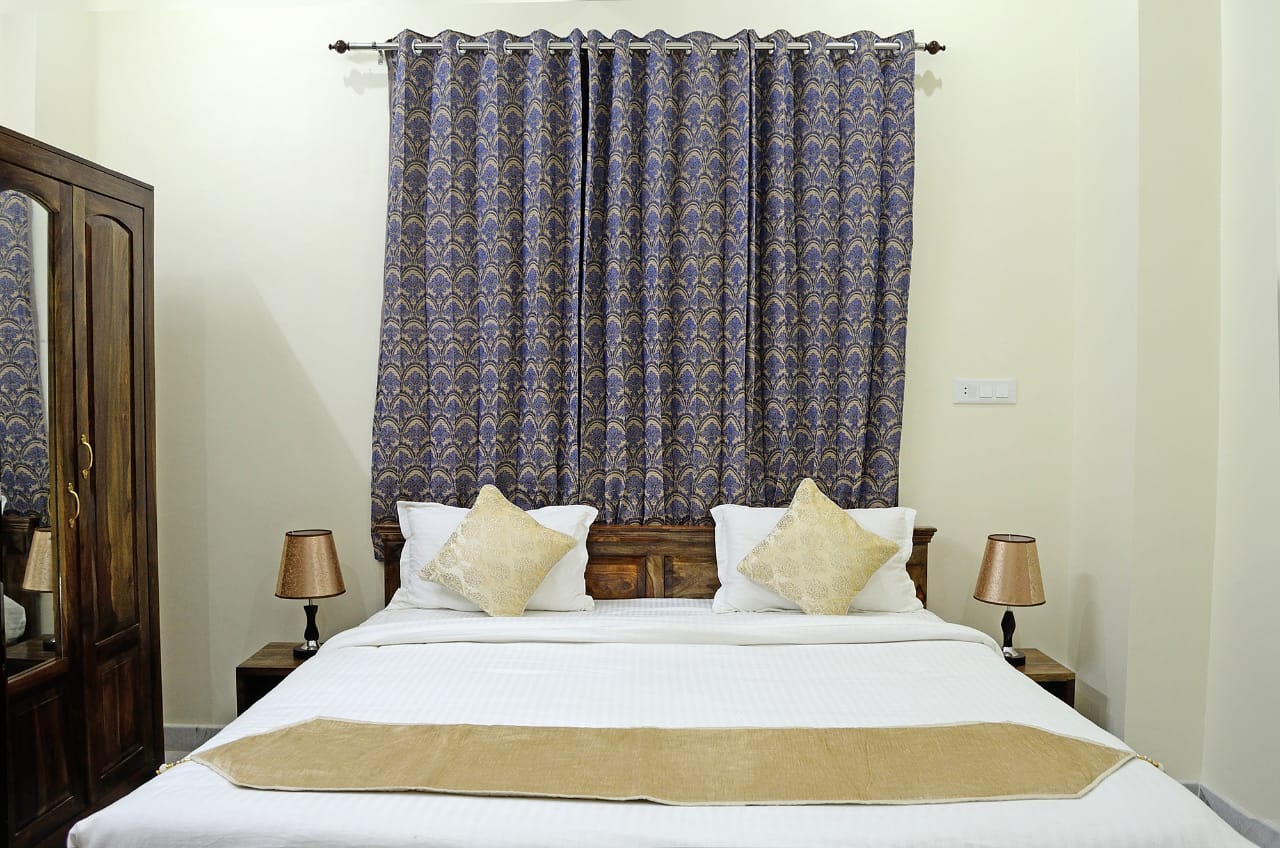 Hotel Krishna Kunj - Tap to explore photos
