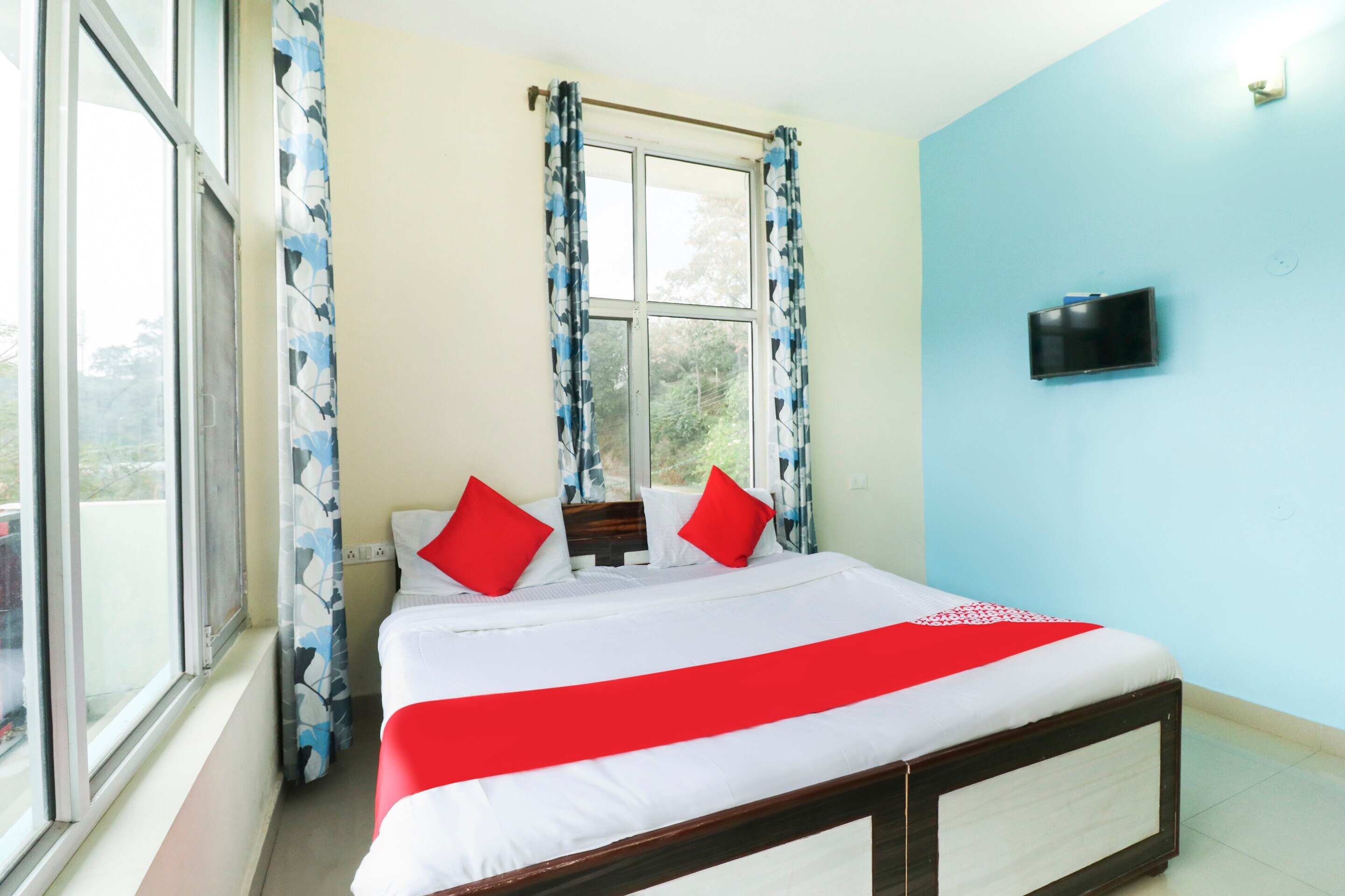 Hotel O Rishika Guest House - Tap to explore photos