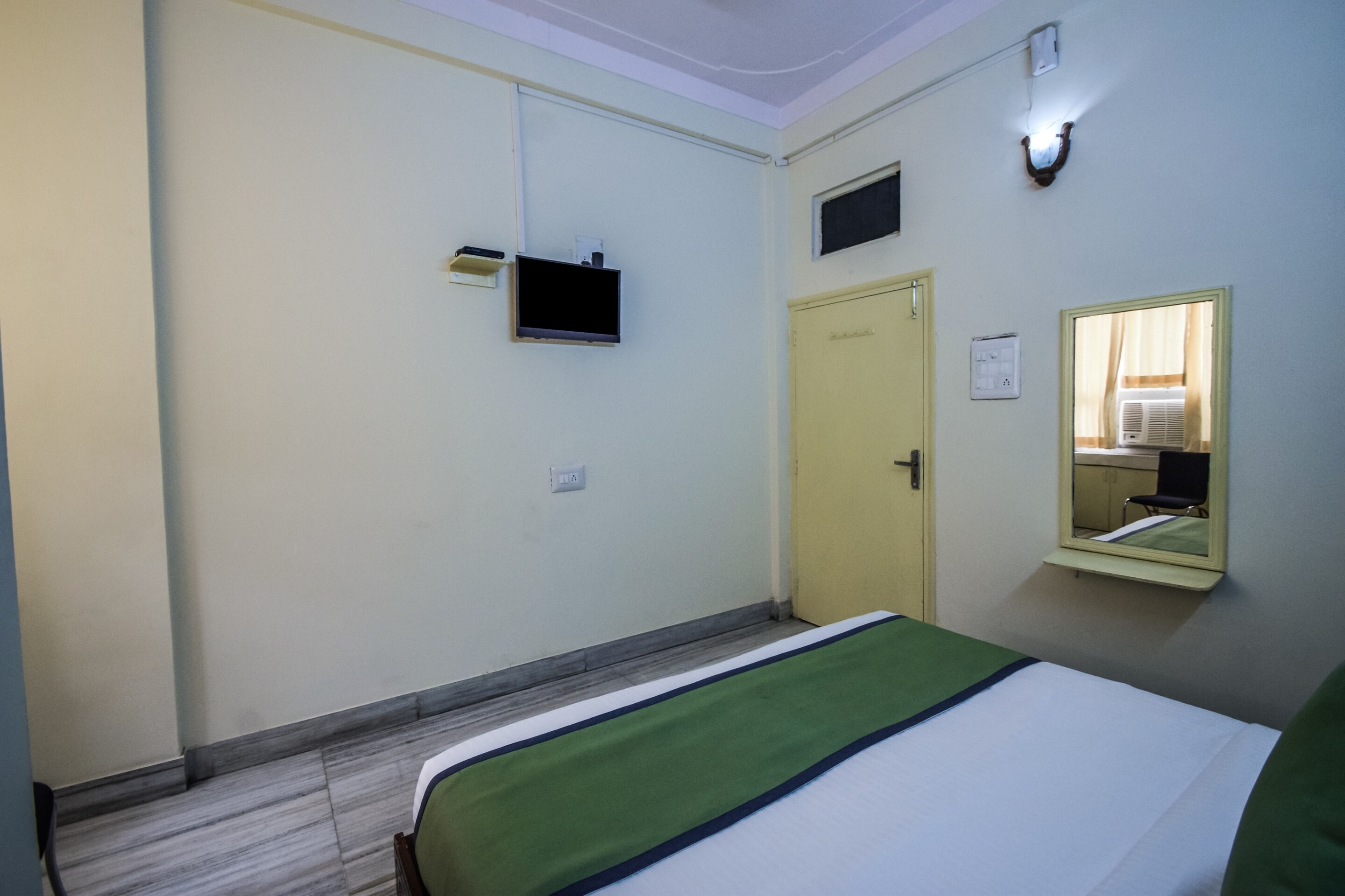 Hotel O Seema - Tap to explore photos