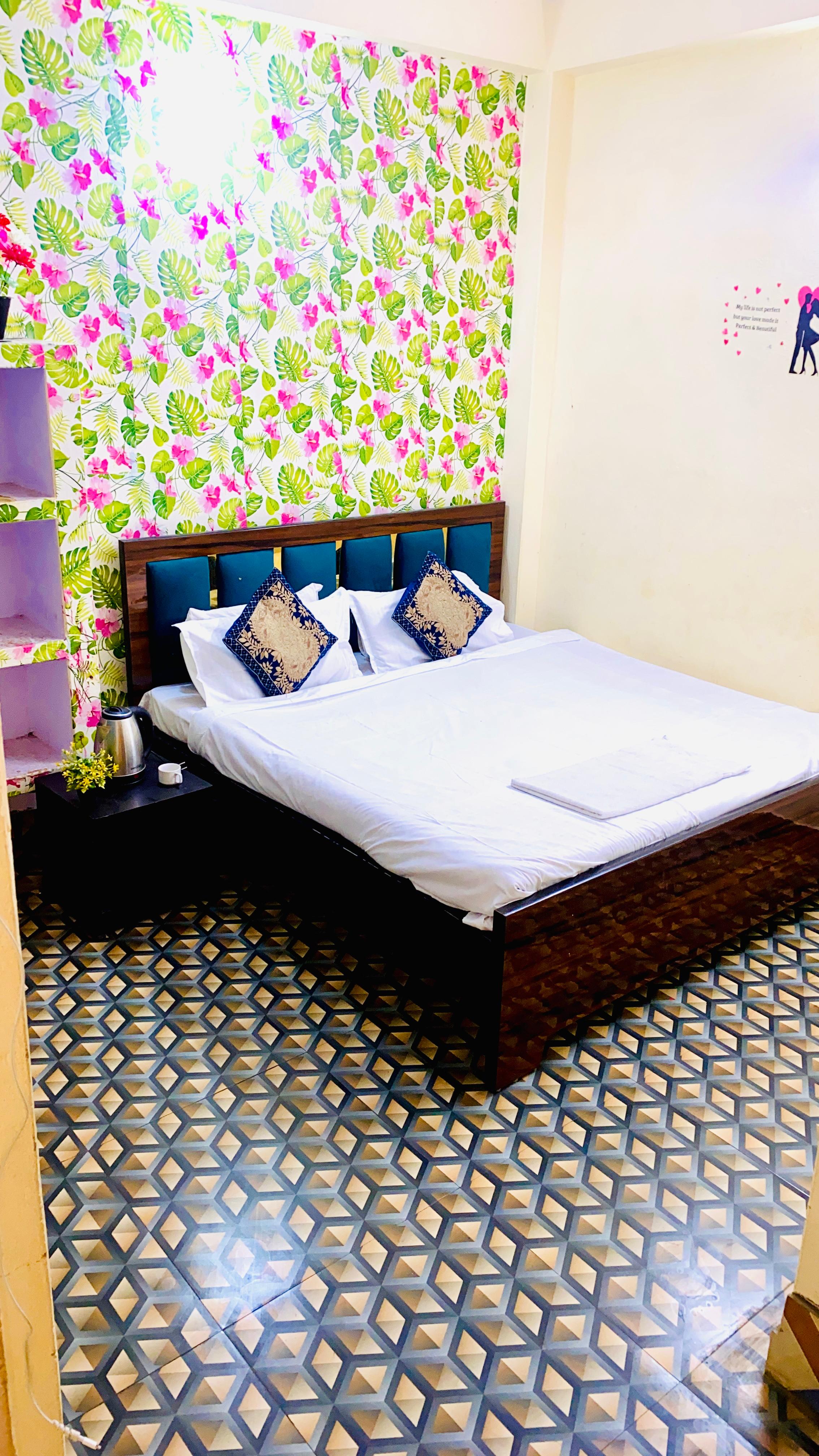 Kashi Family Stay (50 metre from Sampurnand Sanskrit University) - Tap to explore photos