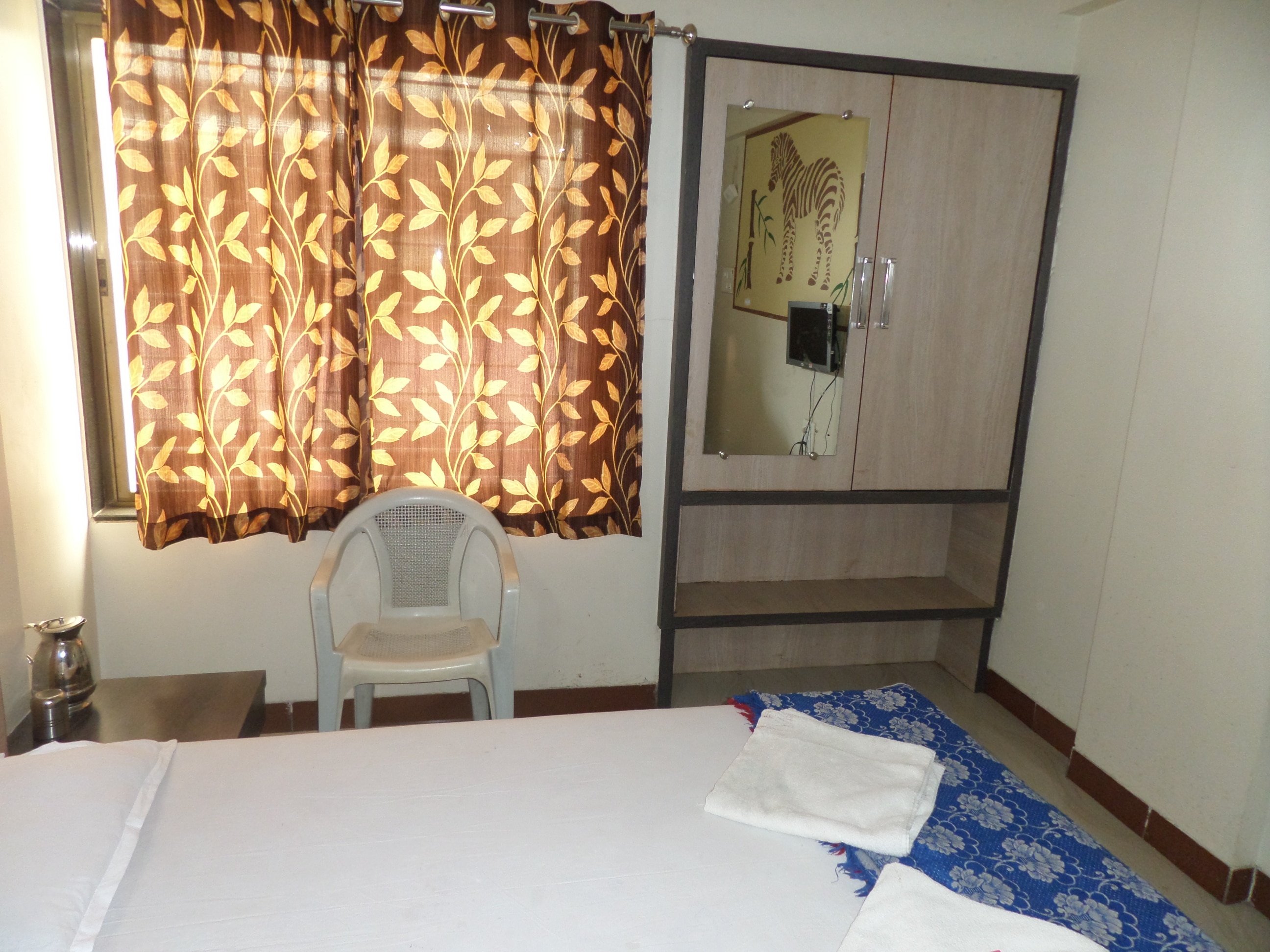 Hotel Mauli Palace - Tap to explore photos