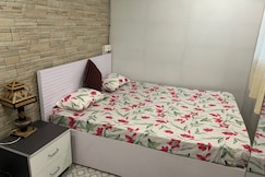 1Bedroom hall apt near sea Bandra, Mumbai